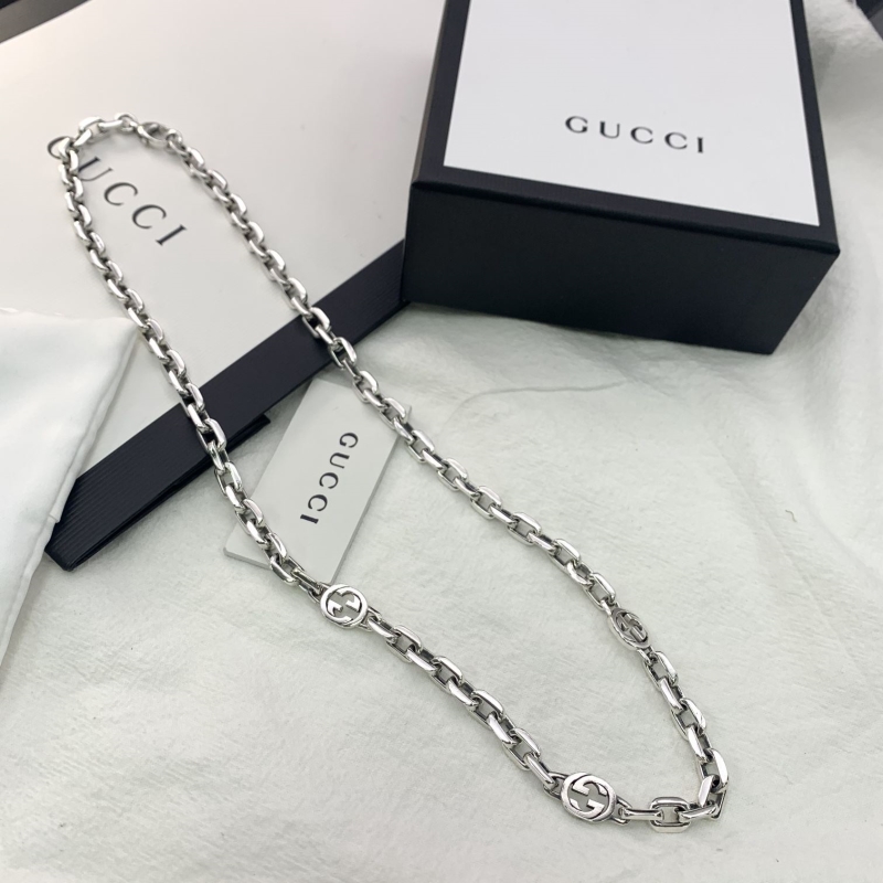 G*u*i necklaces